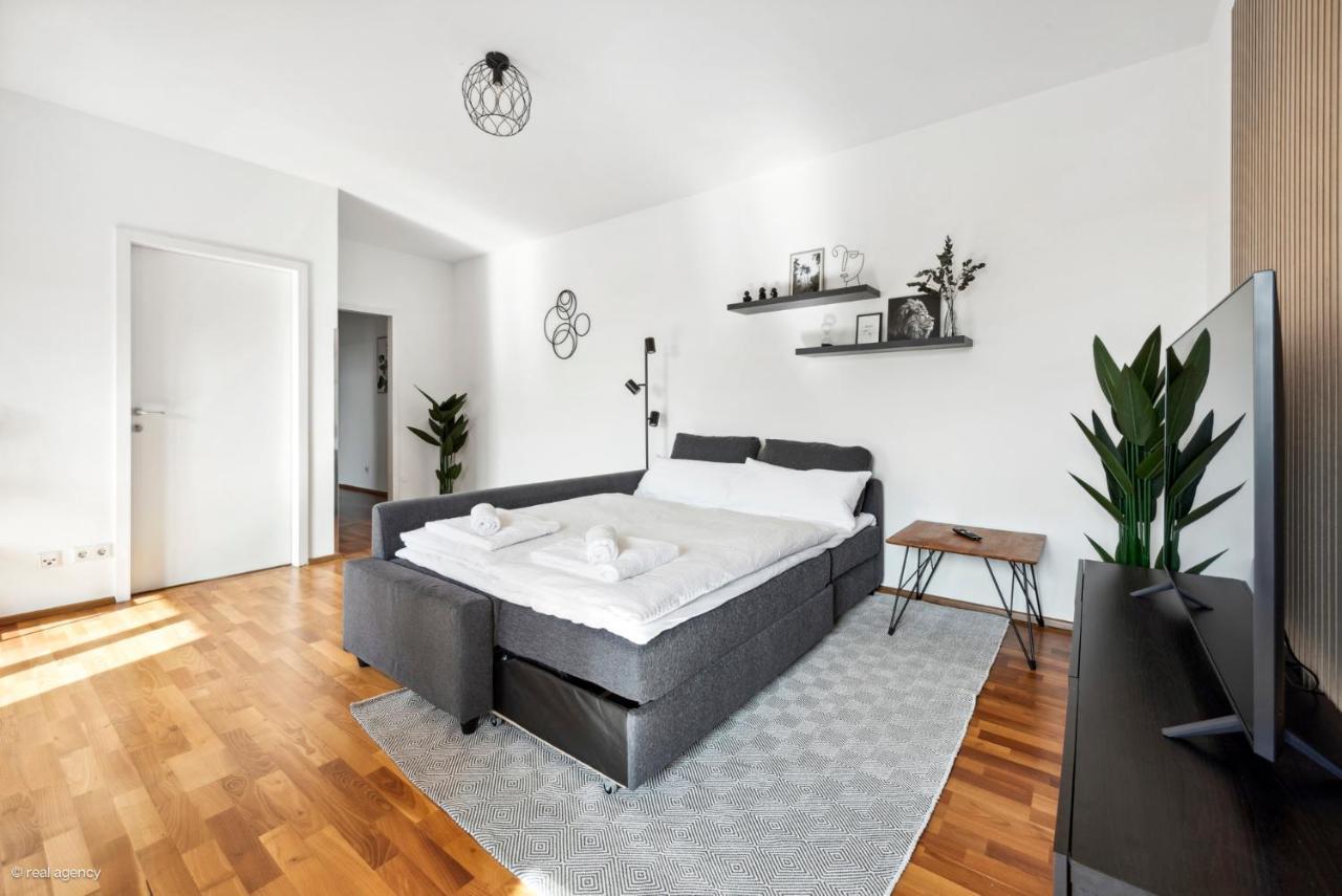 Bernhards Stadthalle - Klima & Terrasse Apartment Wien